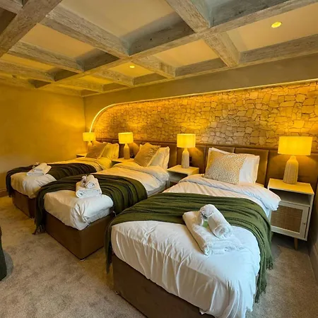 The White Lion Hotel 5*