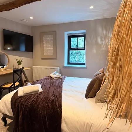 Hotel The White Lion 5*